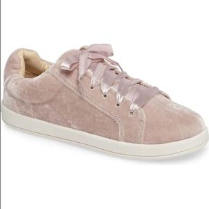 New Sam Edelman Kids Sneaker Size 3